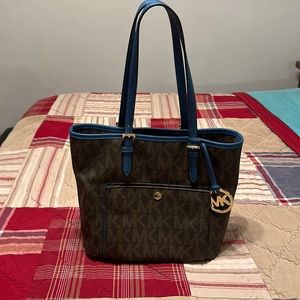 Micheal kors jet set medium snap pocket tote with bag